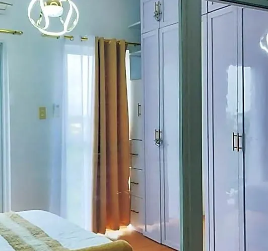 Paradise Realm Condotel 4* مانيلا