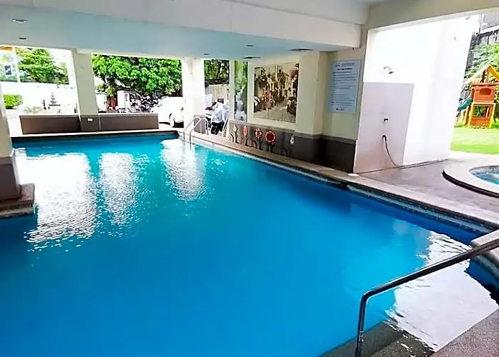 Paradise Realm Condotel 4* مانيلا